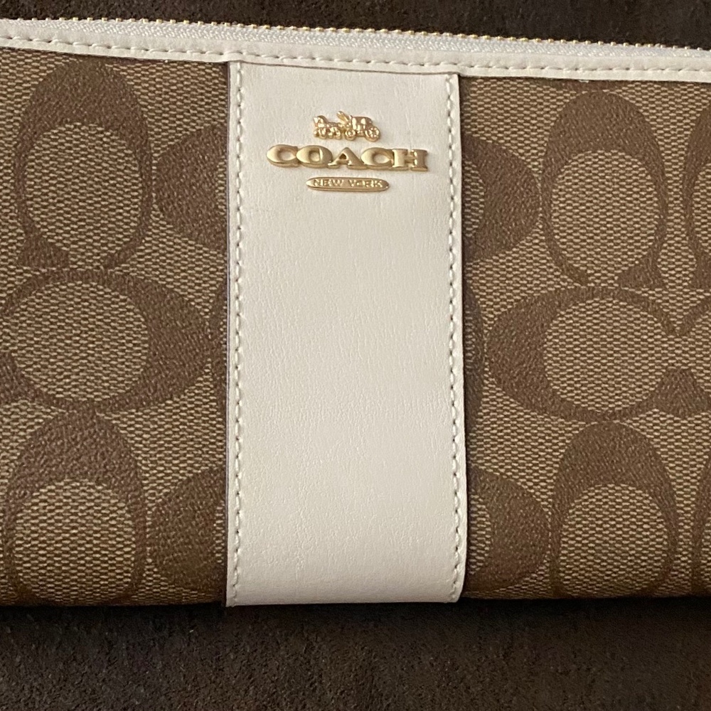 Women’s Coach wallet
